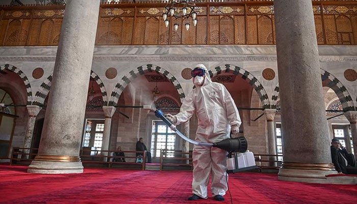 سعودی عرب: حرمین شریفین کے علاوہ تمام مساجد میں نمازوں کی ادائیگی پر پابندی عائد