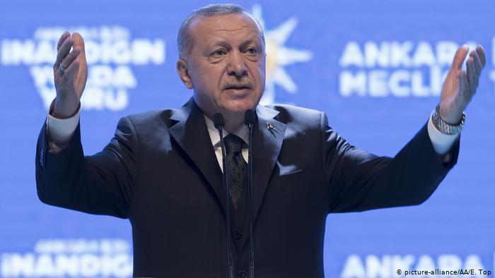 یونان مہاجرین کے لیے دروازے کھول دے، ترک صدر