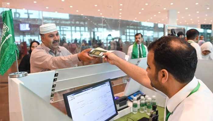 سعودی عرب نے پاکستان سمیت کئی ممالک کے ساتھ فلائٹ آپریشن معطل کر دیا