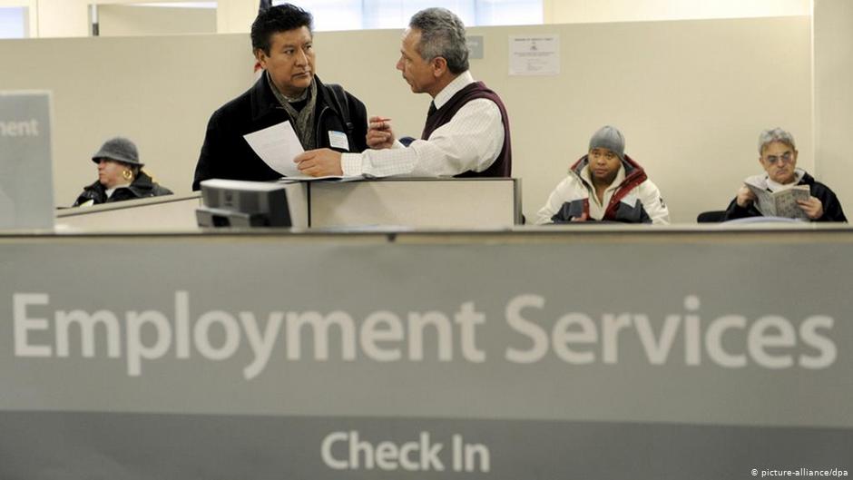 امریکا میں کورونا کے سبب دو ہفتوں میں ایک کروڑ کارکن بے روزگار