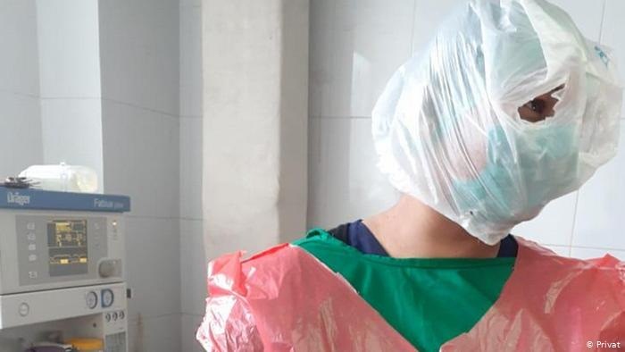 ’جب ڈاکٹر بھی بیمار پڑ جائیں، تو مریض کون دیکھے گا؟‘