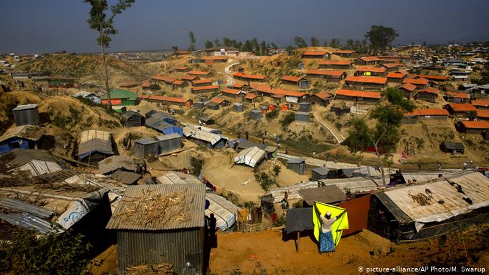 بنگلہ دیش نے سمندر میں پھنسے سینکڑوں روہنگیاؤں کو بچا لیا