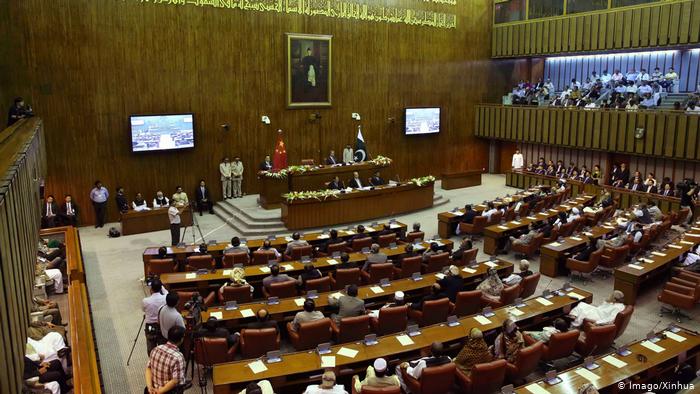 اٹھارویں ترمیم کو نہ چھیڑا جائے: سیاسی جماعتوں کا انتباہ