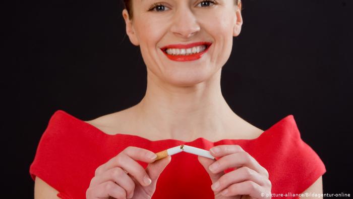 کورونا وائرس:  تمباکو نوشی کم نہیں، مکمل ترک کر دینے وقت ہے