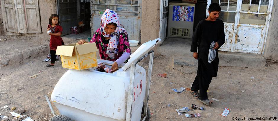 کورونا بحران نے افغان بچوں کا مستقل مزید تاریک کر دیا