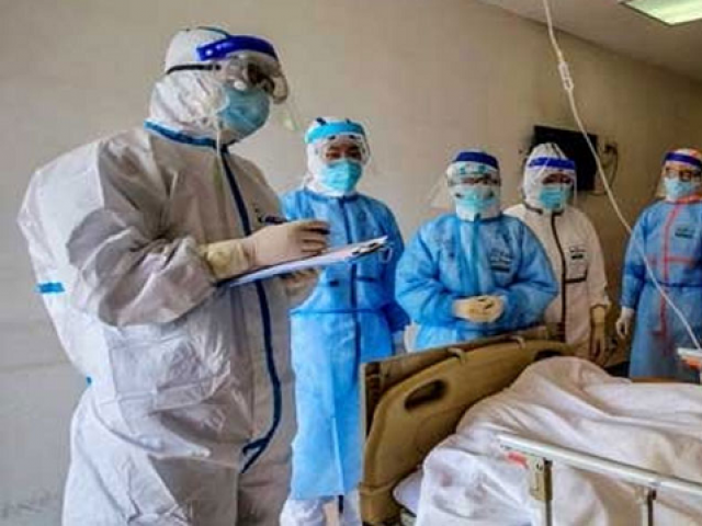 کراچی کے سرکاری اور نجی اسپتالوں کے کورونا وارڈ مریضوں سے بھر گئے