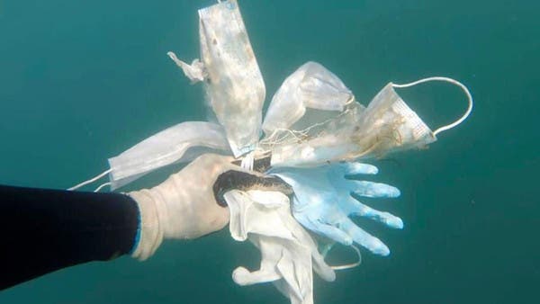 فرانس: ماسک اور دستانوں کی شکل میں کرونا کا کچرا ساحلوں کے لیے سنگین خطرہ