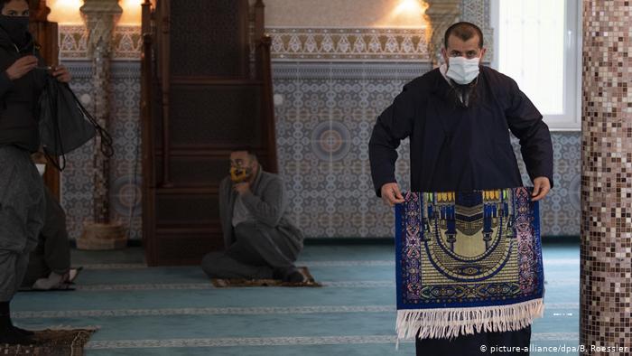 ہفتے کے روز سے مساجد دوبارہ کھل جائيں گی