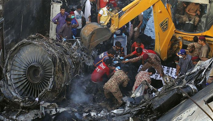 طیارہ حادثہ: کاک پٹ کا وائس ریکارڈر اب تک نہ مل سکا، حکام تشویش میں مبتلا