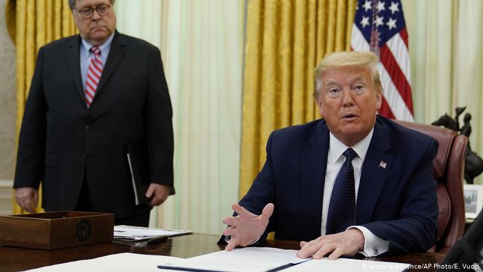 ٹرمپ ٹوئٹر سے ناراض ہوئے تو ۔۔ سوشل میڈیا سے متعلق قانون ہی بدل دیا