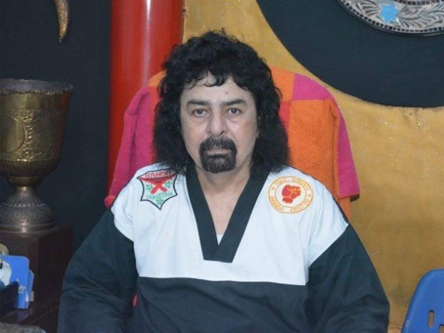 معروف کراٹے کاز ماسٹر اشرف طائی شدید مالی مشکلات کا شکار