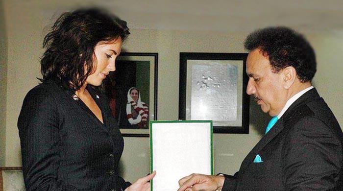 عدالت کا سنتھیا رچی کے خلاف مقدمہ درج کرنے کا حکم