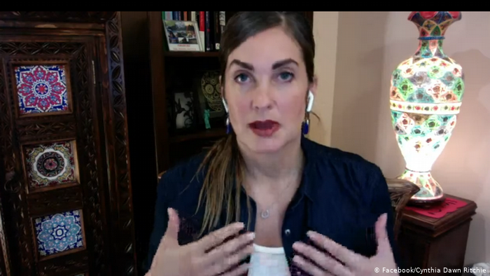 سنتھیا رچی کا رحمان ملک پر ریپ کا الزام، معاملہ کیا ہے؟