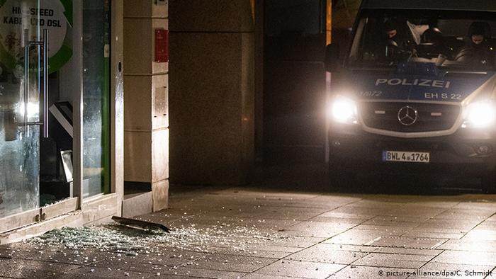 جرمن شہر شٹٹ گارٹ بدامنی اور لوٹ مار کی زد میں