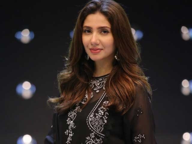 پاکستان میں آپ کو اس وقت عزت ملتی ہے جب آپ مکمل لباس میں ہوں، ماہرہ خان