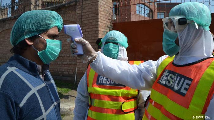 پاکستان ميں کورونا کے تقريباً تيرہ سو گڑھ سيل کر ديے گئے