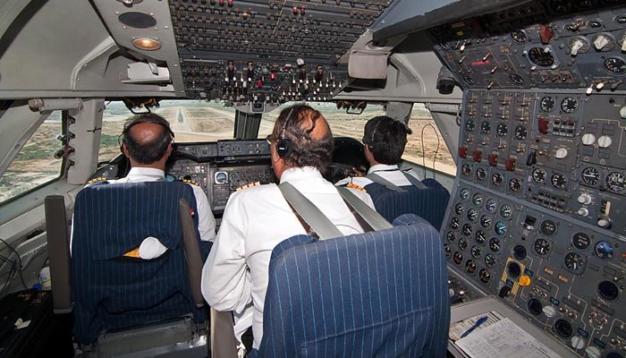 وزارت ہوا بازی نے مشتبہ لائسنس یافتہ پائلٹس کی فہرست جاری کر دی