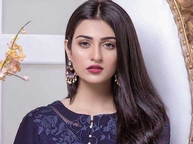مختصر کپڑے نہیں پہن سکتی اس لئے فلم میں کام نہیں کرتی، سارہ خان