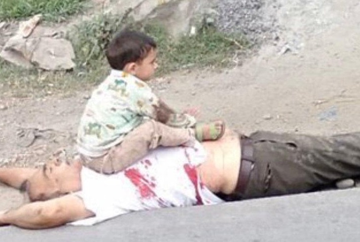 کشمیری بچہ ۔۔۔ دنیا سے انصاف کا متلاشی