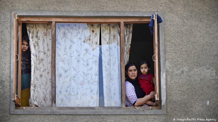 کشمیر کے مسلح تنازعے کی سب سے بھاری قیمت بچے چکا رہے ہیں