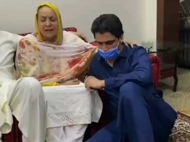 بوڑھی ماں پر تشدد کرنے والے بیٹے اور بہو کو ماں نے معاف کر دیا