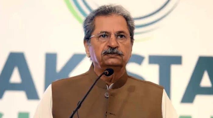 آن لائن کلاسز مخصوص طبقے تک محدود ہے، حالات بہتر ہوئے تو اسکول کھولنے چاہئیں