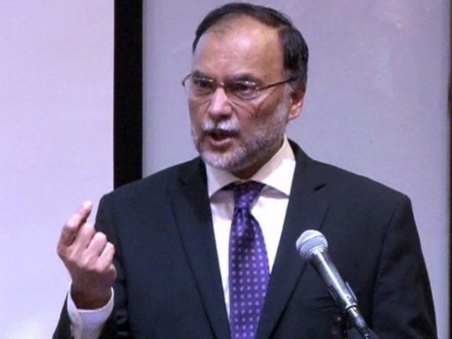 ہم نے دھرنے دیئے نہ ٹانگیں کھینچیں، احسن اقبال