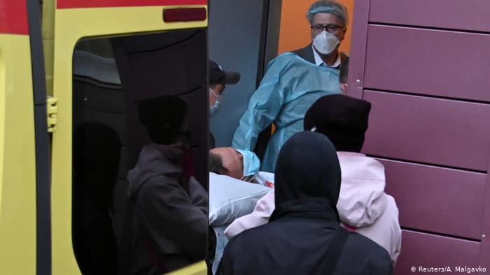 زہر سے مشتبہ حملے کے بعد روسی صدر کے ناقد ناوالنی برلن منتقل