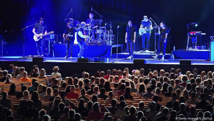 کورونا وائرس کتنی تیزی سے پھیلتا ہے؟ جرمن سائنسدانوں کا تجرباتی کنسرٹ