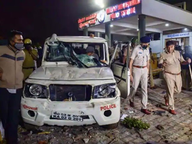 گستاخانہ فیس بک پوسٹ پر بھارت میں ہنگامے پھوٹ پڑے