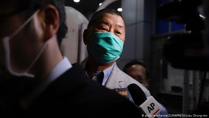 ہانگ کانگ: میڈیا ٹائیکون جمی لائی کو رہا کر دیا گیا