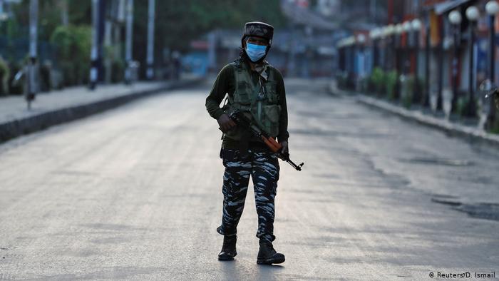 کشمیر میں انٹرنیٹ پر پابندی  ڈیجیٹل اپارتھائیڈ