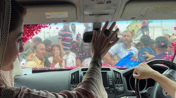 نیب دفتر کے باہر پتھراؤ، شیلنگ اور بد نظمی، مریم نواز بیان ریکارڈ نہ کراسکیں