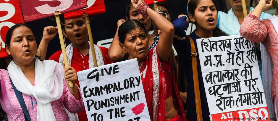 بھارت: بچی کے پھول توڑنے کی سزا، برادری کا سماجی بائیکاٹ