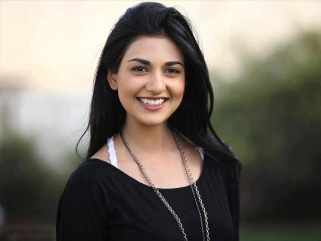 سارہ خان کی شوبز ڈیبیو کی تصاویر سوشل میڈیا پر وائرل ہو گئیں