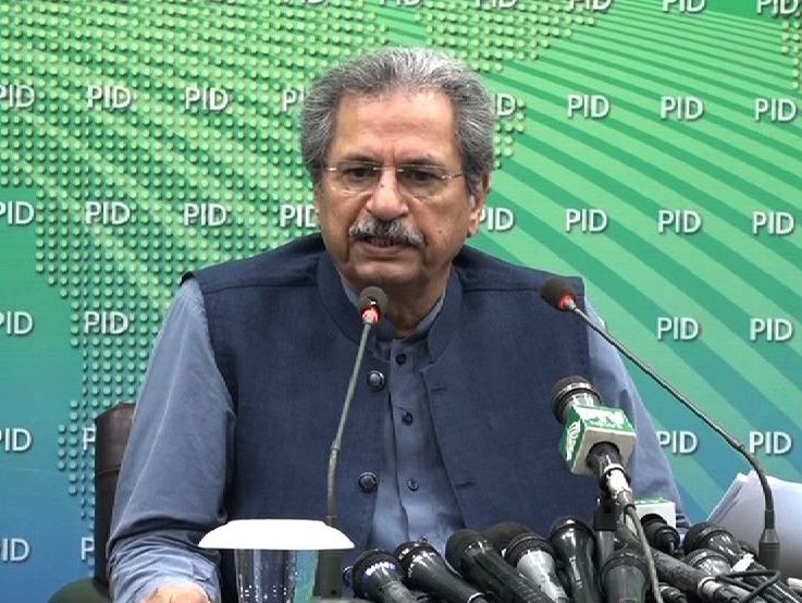 کیمبرج کا مسئلہ حل، وزیر تعلیم نے طلبہ کیلئے جلد نئے گریڈز کا اعلان کر دیا