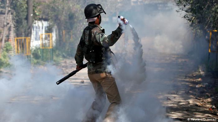 نئی ہلاکتیں: سینکڑوں کشمیری شہریوں کی بھارتی دستوں سے جھڑپیں