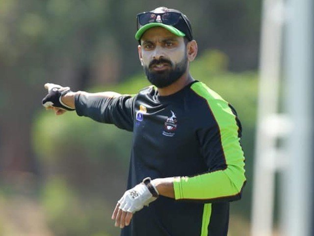 محمد حفیظ کرکٹرز کا مقدمہ وزیر اعظم کے سامنے پیش کریں گے