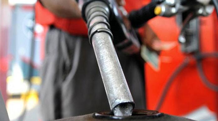 وزیراعظم کی ہدایت پر پیٹرولیم مصنوعات کی قیمتیں نہ بڑھانے کا اعلان