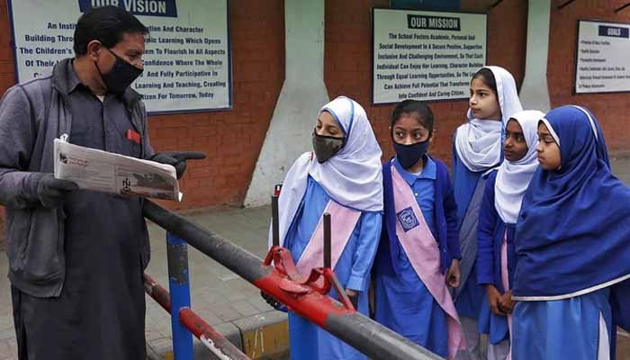 این سی او سی نے چھٹی تا آٹھویں جماعت تک اسکول کھولنے کی اجازت دیدی