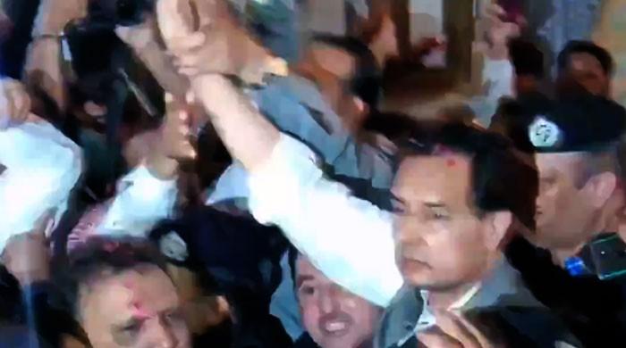 مزارِ قائد ایکٹ کی خلاف ورزی پر گرفتار کیپٹن (ر) صفدر ضمانت پر رہا