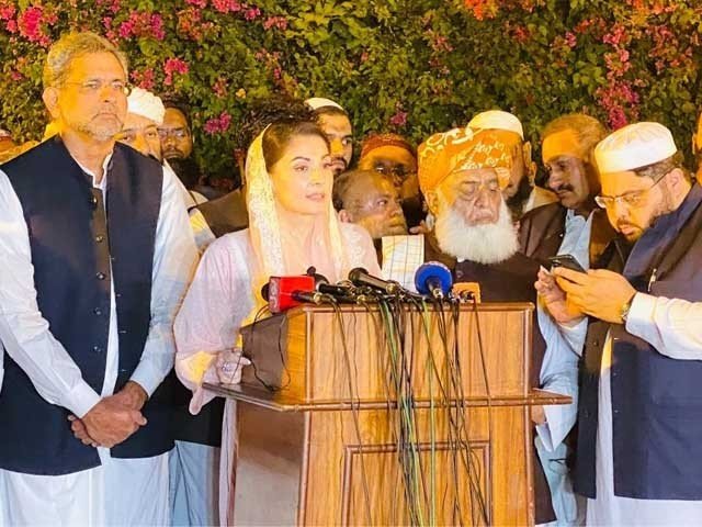 بیساکھیوں پر کھڑی حکومت جلد اپنے بوجھ سے گرنے والی ہے، مریم نواز