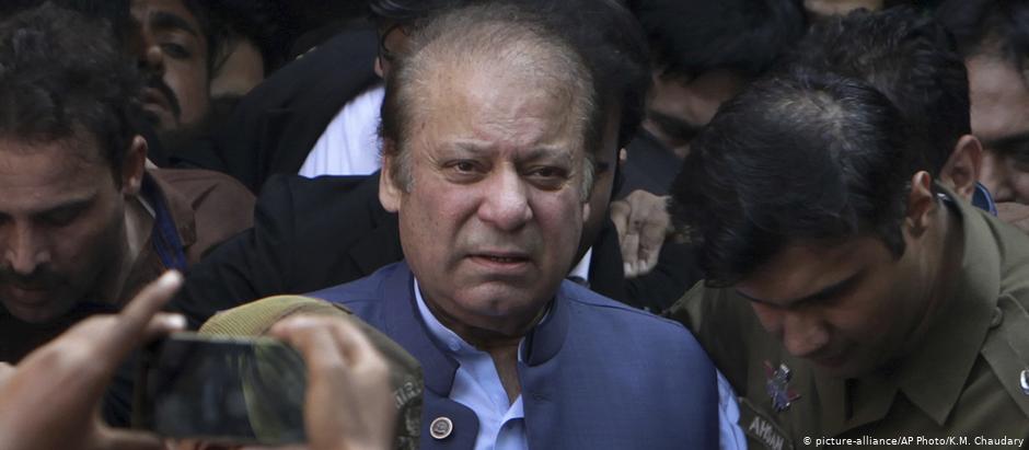 میں آئین اور حلف توڑنے والے فوجی کی عزت نہیں کرتا، نواز شریف