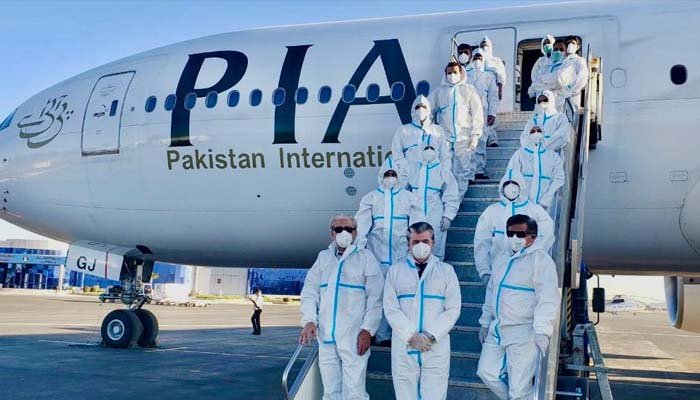 پی آئی اے ملازمین کے ہاتھ ملانے اور گلے ملنے پر پابندی