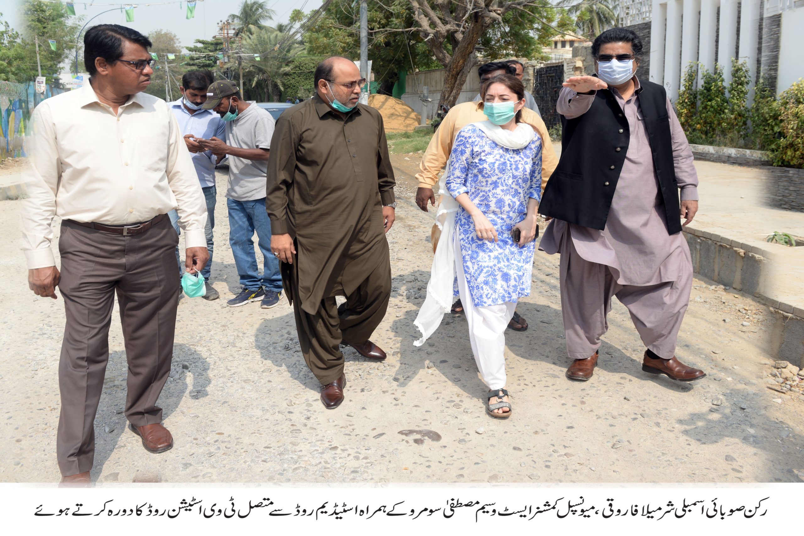 شرمیلا فاروقی کا میونسپل کمشنر ایسٹ وسیم مصطفی سومرو کے ہمراہ اسٹیڈیم روڈ سے متصل ٹی وی اسٹیشن روڈ کا دورہ