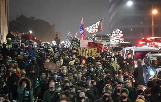 متعدد امریکی شہریوں میں مظاہرے اور گرفتاریاں