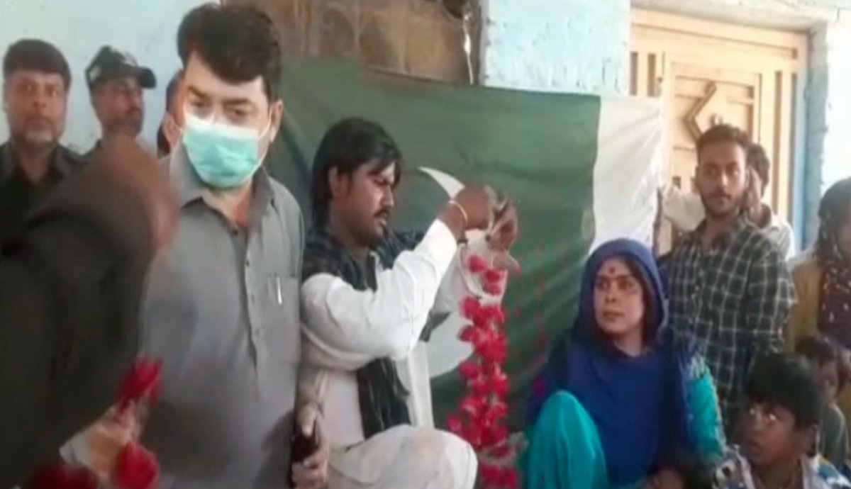 2 سال سے بھارت میں پھنسی پاکستانی خاتون بچوں کے ہمراہ حیدرآباد پہنچ گئیں