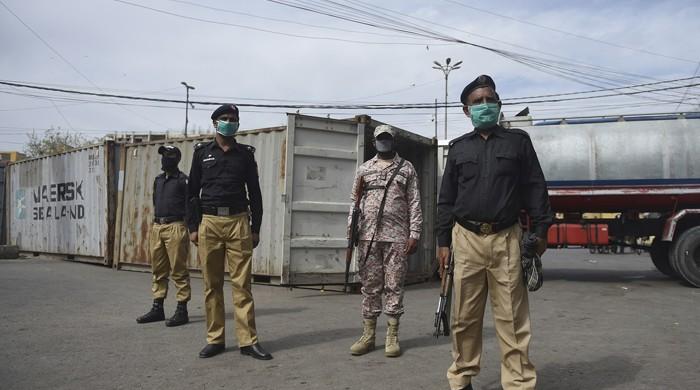 کورونا کیسز میں اضافہ: مزارات اور سینما گھر فوری بند کرنے کا فیصلہ