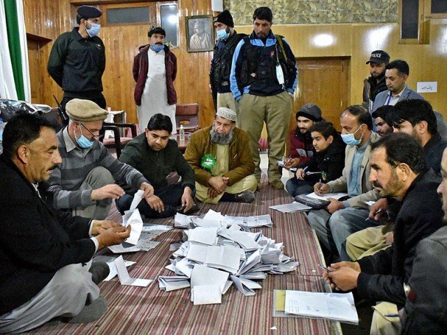 گلگت بلتستان انتخابات میں پی ٹی آئی اور آزاد امیدواروں نے میدان مار لیا