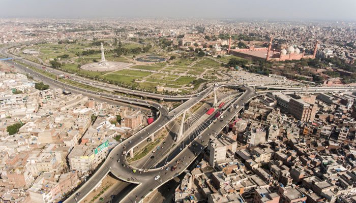 لاہور کو 4 کے بجائے دو حصوں میں تقسیم کرنے کا فیصلہ